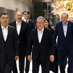 Мирзиёев Түркия менен Өзбекстандын ортосундагы жаңы системага 5 өлкөнү кошулууга чакырды