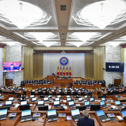 Кыргыз-өзбек чек арасына байланыштуу документ парламентке келип түштү