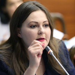 Наталья Никитенко: Бийлик аялдардан коркот