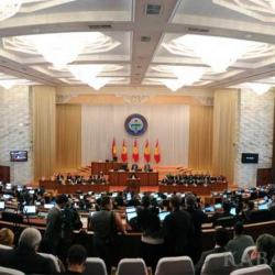 В Жогорку Кенеше раскритиковали председателя Соцфонда за отчет