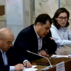 Улан Бакасов: В каком году мы брали компенсацию? Значит мы уже ранее согласовывали эту землю