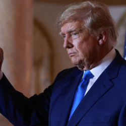 Дональд Трамп подал заявку на участие в президентских выборах США в 2024 году