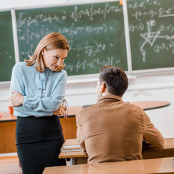 Учительница попала под суд за «страстный поцелуй» с учеником