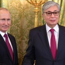 Путин Токаевди кантип куттуктады?