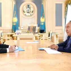 Назарбаев поздравил Токаева с победой на выборах президента Казахстана