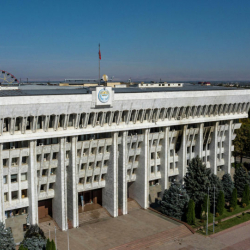 ВИДЕО - Пожар в здании Жогорку Кенеша