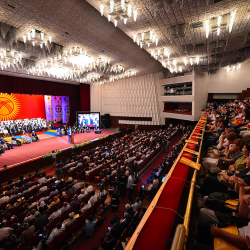 В Бишкеке начинает свою работу Народный курултай