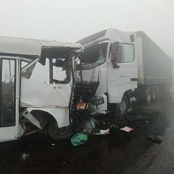 ВИДЕО - Ташкент-Ош-Анжиян жолунда кырсыктан 3 киши каза болуп, 38и жабыркады
