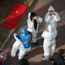 Нааразылыктардан кийин Гуанчжоудогу коронавирустук чектөөлөр жеңилдетилди