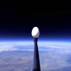ВИДЕО - Что будет, если сбросить яйцо из космоса