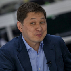 Сапар Исаков Оштун экс-мэринин уулуна өкүл ата болду