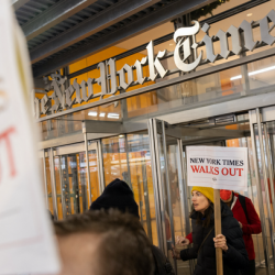 Журналисты New York Times устроили первую крупную забастовку за 40 лет