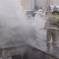 СҮРӨТ - Бишкекте жеңил унаа толугу менен өрттөнүп кетти