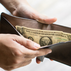 1 доллар үчүн. АКШда банкты тоноого айыпталган жаран кармалды