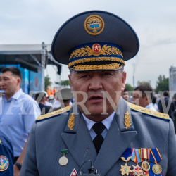 Камчыбек Ташиев чечкиндүүлүгү менен көптөрдөн айырмаланып турат