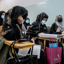 Талибы запретили афганским женщинам учиться в университетах