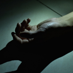 Москвичка нашла мертвыми сына и квартиранта после позднего ужина