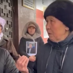 Массалык камакка алынгандардын жакындары президент менен жолугушууну талап кылышты