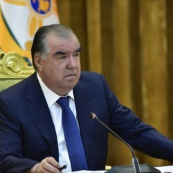 Рахмон сообщил об отрицательном влиянии внешних факторов