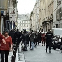 В результате стрельбы в Париже погибли два человека