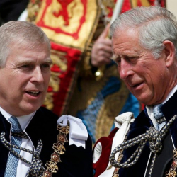 Падыша Карл III бир тууганын Букингем сарайынан кууп чыкты