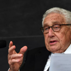 Отсутствие мировых лидеров объясняется нехваткой мудрости, - Генри Киссинджер