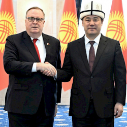 Садыр Жапаров АКШнын Кыргызстандагы жаңы элчиси Лесли Вигерини кабыл алды