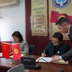Китай планирует передать Кыргызстану мобильный госпиталь