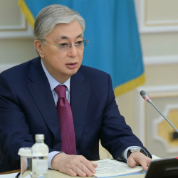 Токаев президенттин жакындарына мамлекеттик кызматта иштөөгө тыюу салууга чакырды