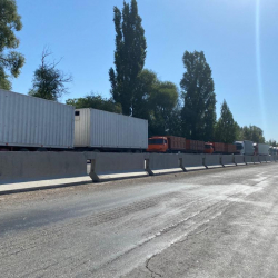 Кыргыз-казак чек арасында жүк ташыган автоунаалардын кезеги көбөйдү