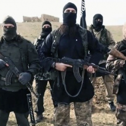 Чек ара кызматы: Тажик тараптан кара кийим кийген сакалчан кишилер байкалды