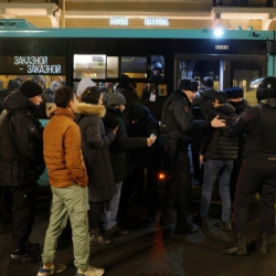 Санкт-Петербургдун борборунда 2 миң мигрант камакка алынды