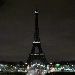 Париждин символдук курулуштарынын жарыктары энергияны үнөмдөө үчүн эрте өчүрүлүүдө