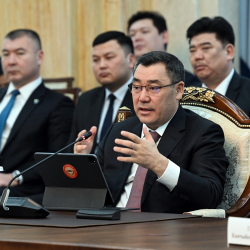 Президент Жапаров: Биз кыргыз-өзбек чек арасын делимитациялоону аяктап жатабыз. Бул чынында тарыхый окуя