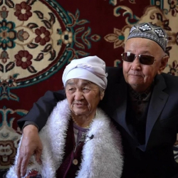 Карылар үйүндөгү 80 жаштагы пенсионерлер баш кошушту