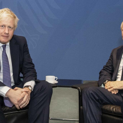 Экс-министр Жонсон атайын операция башталганга чейин Путин менен сүйлөшкөнүн айтты