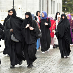 Талибдер кыздарга университетке кирүү экзамендерин тапшырууга тыюу салды