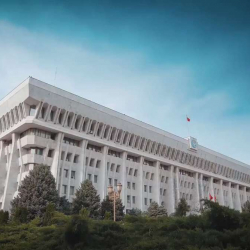 Ак үйдүн 7-кабатын ээлеген депутаттар кимдер? Тизме