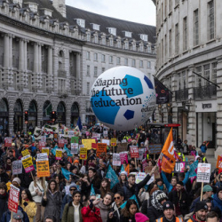 ВИДЕО, ФОТО - Великобританию охватила самая массовая забастовка за последнее десятилетие