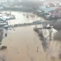ВИДЕО - В Казахстане из-за сильных осадков затоплены города и населенные пункты