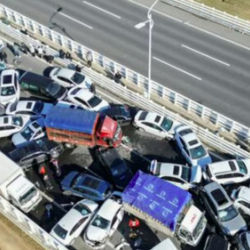 Кытайда 50 унаа кагылышып, 16 адам каза болду