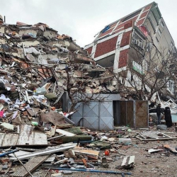 Землетрясение в Турции. Число погибших увеличилось, в стране объявлен траур