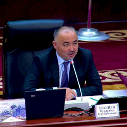 Төрага Шакиев баштаган депутаттар иш сапары менен Казакстанга жөнөп кетти