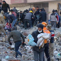 Түркия менен Сирияда каза болгондордун саны 34 миңден ашты