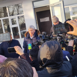 Жогору сот Алмазбек Атамбаевди актап, үйүнө чыгарылды...