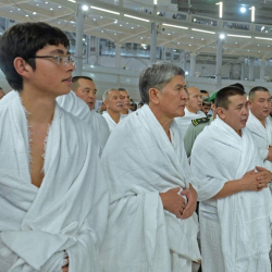 Алмазбек Атамбаев уулу Кадыр менен Дубайга учуп кетти