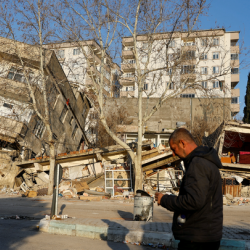 В пострадавших от землетрясения районах снесут 41,8 тысяч зданий