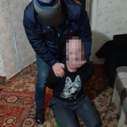 Эркек киши милицияга таанышы зордуктады деп кайрылды. Шектүү кармалган