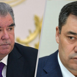 Садыр Жапаров Эмомали Рахмонго көңүл айтты