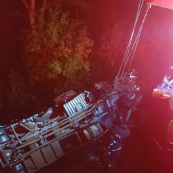 Мигранттарды ташыган автобус оодарылып, 17 адам каза болду